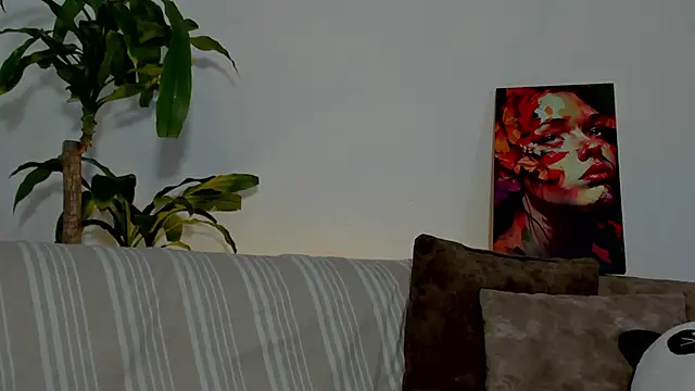 Snapshot of LoganTwink18 chatting on February 15, 2026, 2:19 am LoganTwink18 online show from February 15, 2026, 2:19 am