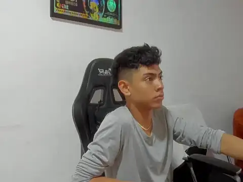 Snapshot of LoganTwink18 chatting on March 3, 2026, 2:45 pm LoganTwink18 online show from March 3, 2026, 2:45 pm