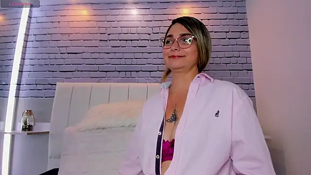 MelanyVegas online show from September 19, 2025, 8:27 am