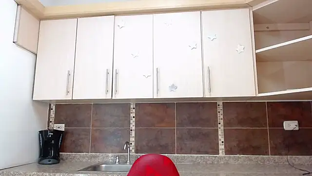 Snapshot of EMMA_ROGGER chatting on October 15, 2025, 5:13 pm EMMA ROGGER online show from October 15, 2025, 5:13 pm