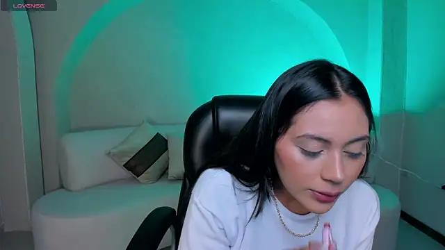 AmbarJames  online show from October 1, 2025, 12:11 pm