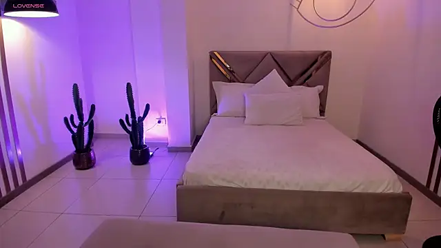 AmbarJames  online show from January 8, 2026, 12:18 pm