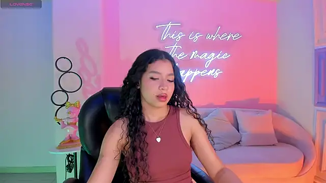 SophieHouston  online show from November 22, 2025, 3:49 am