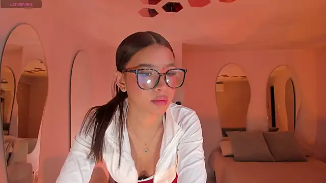 SophieHouston  online show from July 1, 2026, 2:24 am