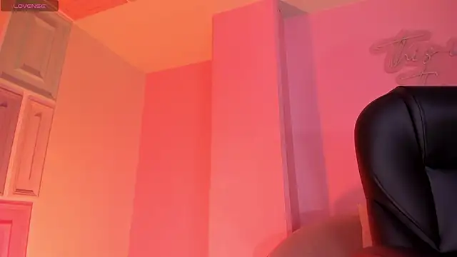 SophieHouston  online show from July 8, 2026, 3:00 am
