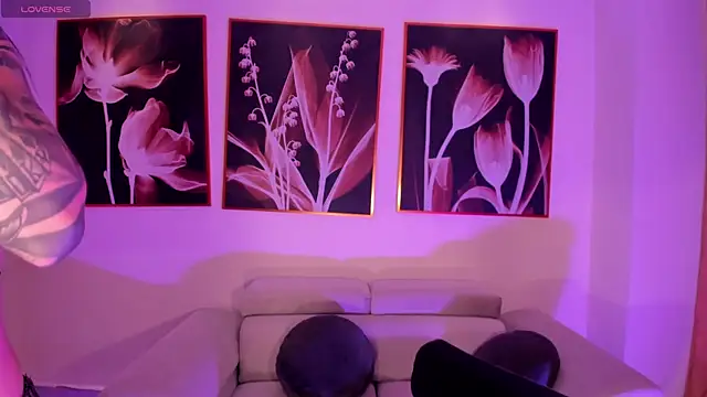 MilaLawrence online show from April 5, 2026, 3:42 pm