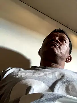 Snapshot of PIROCAGG21 chatting on October 19, 2025, 10:16 am PIROCAGG21 online show from October 19, 2025, 10:16 am