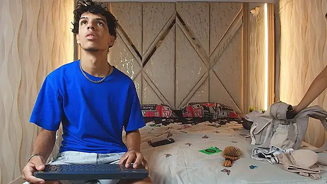 Hotcouple 222 online show from April 10, 2026, 1:27 pm