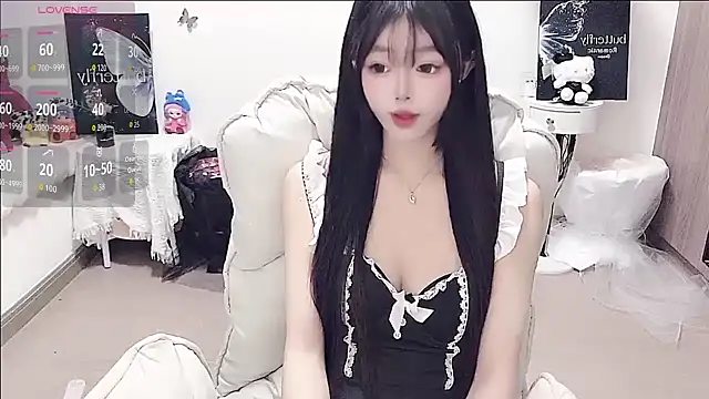 Snapshot of -EEBABY chatting on June 8, 2026, 1:33 pm -EEBABY online show from June 8, 2026, 1:33 pm
