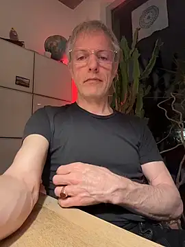 SexyLeon8 online show from March 26, 2026, 10:04 pm