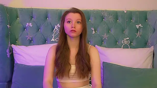 KeiraAsti online show from December 17, 2025, 6:03 pm