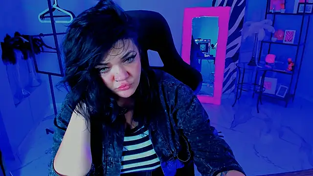 MaryHarrys online show from October 21, 2025, 8:20 pm