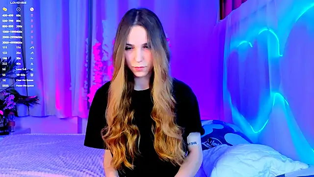 Snapshot of -CindyLou chatting on September 27, 2025, 8:47 pm -CindyLou online show from September 27, 2025, 8:47 pm