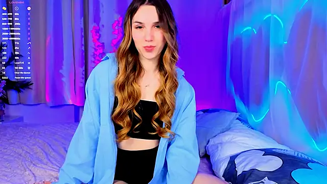 Snapshot of -CindyLou chatting on October 3, 2025, 8:39 pm -CindyLou online show from October 3, 2025, 8:39 pm