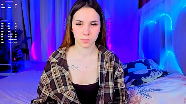 Snapshot of -CindyLou chatting on October 19, 2025, 8:42 pm -CindyLou online show from October 19, 2025, 8:42 pm