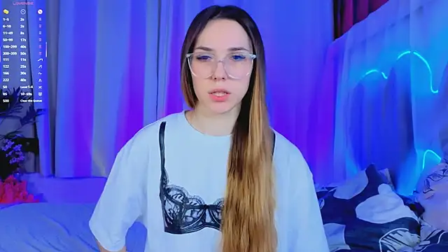 -CindyLou online show from December 3, 2025, 5:48 am