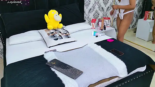 Snapshot of Becca_Grims chatting on November 15, 2025, 3:26 am Becca Grims online show from November 15, 2025, 3:26 am