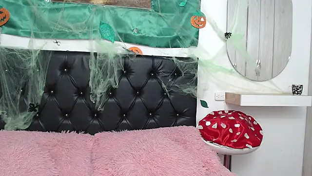 pinky f00x online show from October 10, 2025, 1:15 am