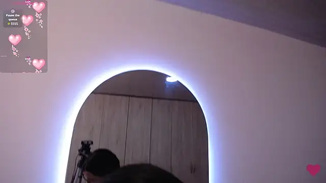 pinky f00x online show from November 28, 2025, 7:38 pm