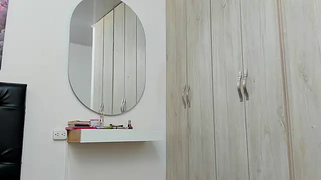pinky f00x online show from July 15, 2026, 9:31 pm