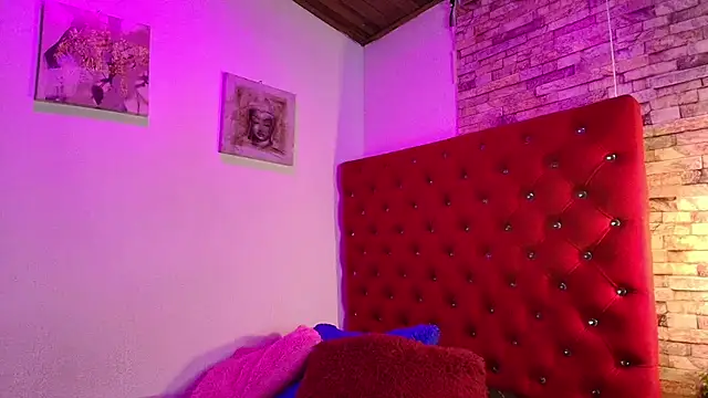 Victoria Thompson1 online show from October 3, 2025, 8:06 pm