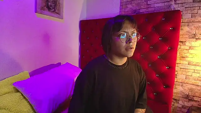 Victoria Thompson1 online show from October 18, 2025, 7:58 pm