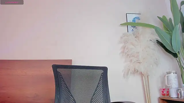 Niicol Jenner online show from April 15, 2026, 7:58 pm