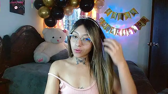 Hoolly Jones online show from November 26, 2025, 2:07 pm