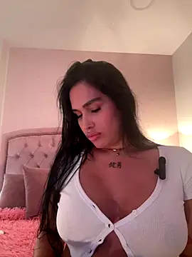 Bella  Wood online show from November 25, 2025, 8:09 pm