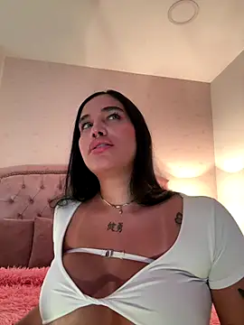 Bella  Wood online show from December 14, 2025, 8:13 pm