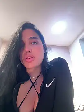 Bella  Wood online show from March 15, 2026, 8:15 pm