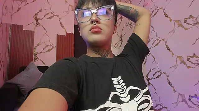 Snapshot of Rebeka-baker chatting on November 7, 2025, 12:05 pm Rebeka-baker online show from November 7, 2025, 12:05 pm