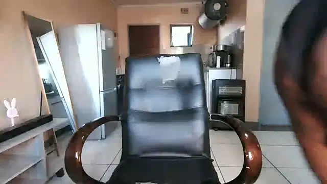 BusybooobsXXX3 online show from October 11, 2025, 4:12 am