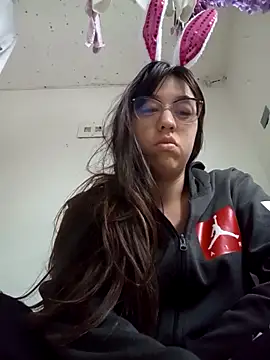 lareinalareinadelanal online show from October 31, 2025, 12:06 pm