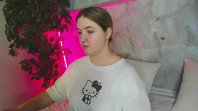 Julia Jips online show from November 4, 2025, 1:05 am