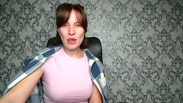 Kelly Kisss online show from November 24, 2025, 6:02 am