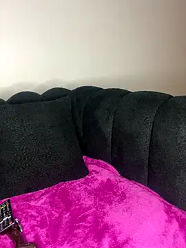 DOLLY501 online show from October 29, 2025, 5:14 pm