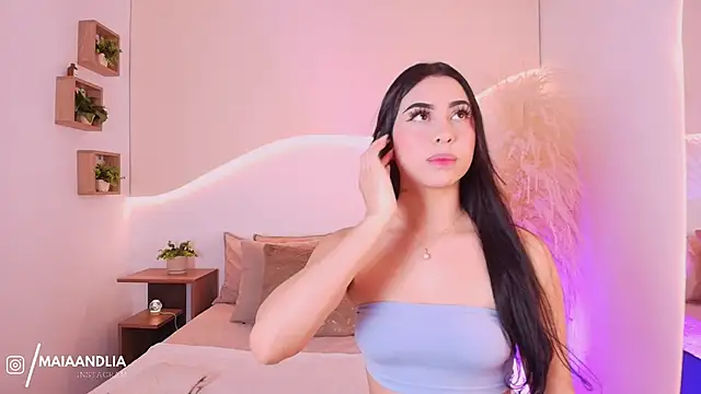 Snapshot of maia_lia_ chatting on October 6, 2025, 6:27 pm maia lia online show from October 6, 2025, 6:27 pm