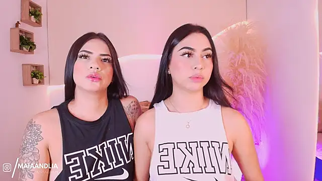 Snapshot of maia_lia_ chatting on October 7, 2025, 11:46 pm maia lia online show from October 7, 2025, 11:46 pm