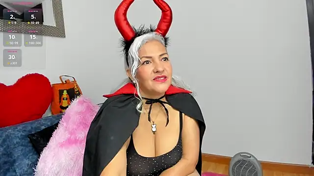 marilyn70 online show from November 1, 2025, 9:50 pm