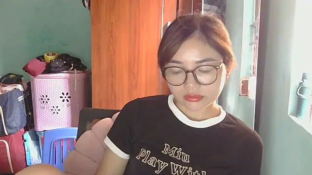 Uhem112 online show from October 5, 2025, 2:32 am