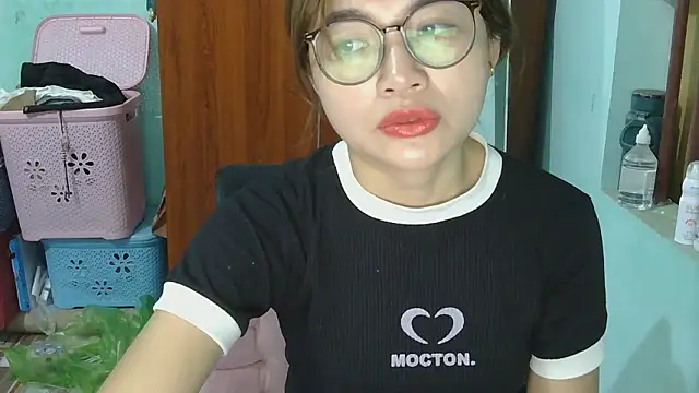 Uhem112 online show from October 20, 2025, 1:06 am