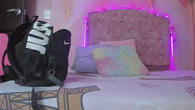 violet taylor  online show from January 6, 2026, 2:15 am