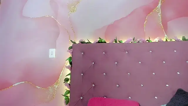 violet taylor  online show from April 11, 2026, 2:16 am