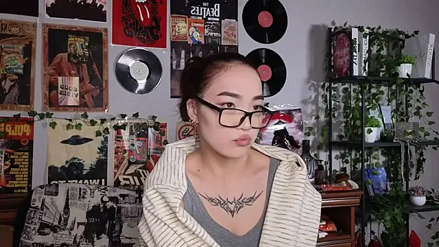 Snapshot of OdetteBiddy chatting on November 18, 2025, 8:02 pm OdetteBiddy online show from November 18, 2025, 8:02 pm