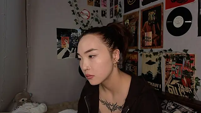 Snapshot of OdetteBiddy chatting on November 29, 2025, 8:23 pm OdetteBiddy online show from November 29, 2025, 8:23 pm