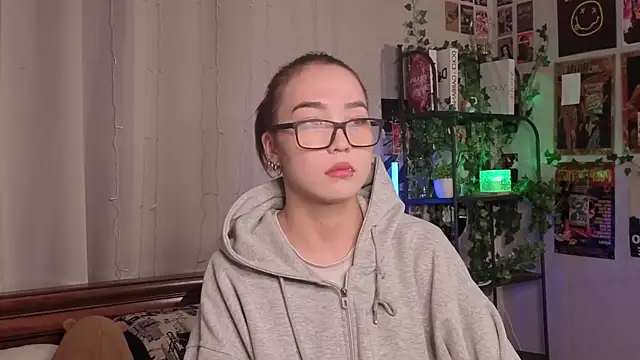 Snapshot of OdetteBiddy chatting on December 16, 2025, 8:14 pm OdetteBiddy online show from December 16, 2025, 8:14 pm