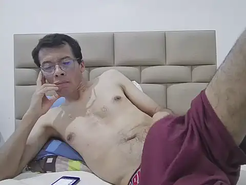 skinnylatino51 online show from March 8, 2026, 12:52 am