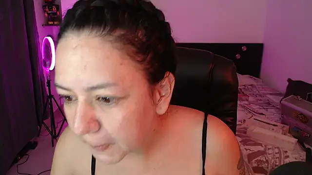 Abbyjoness21 online show from October 23, 2025, 9:41 am