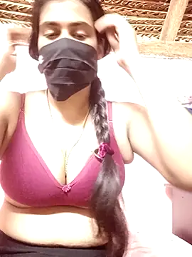 umairahaasan 1 online show from October 25, 2025, 10:12 am